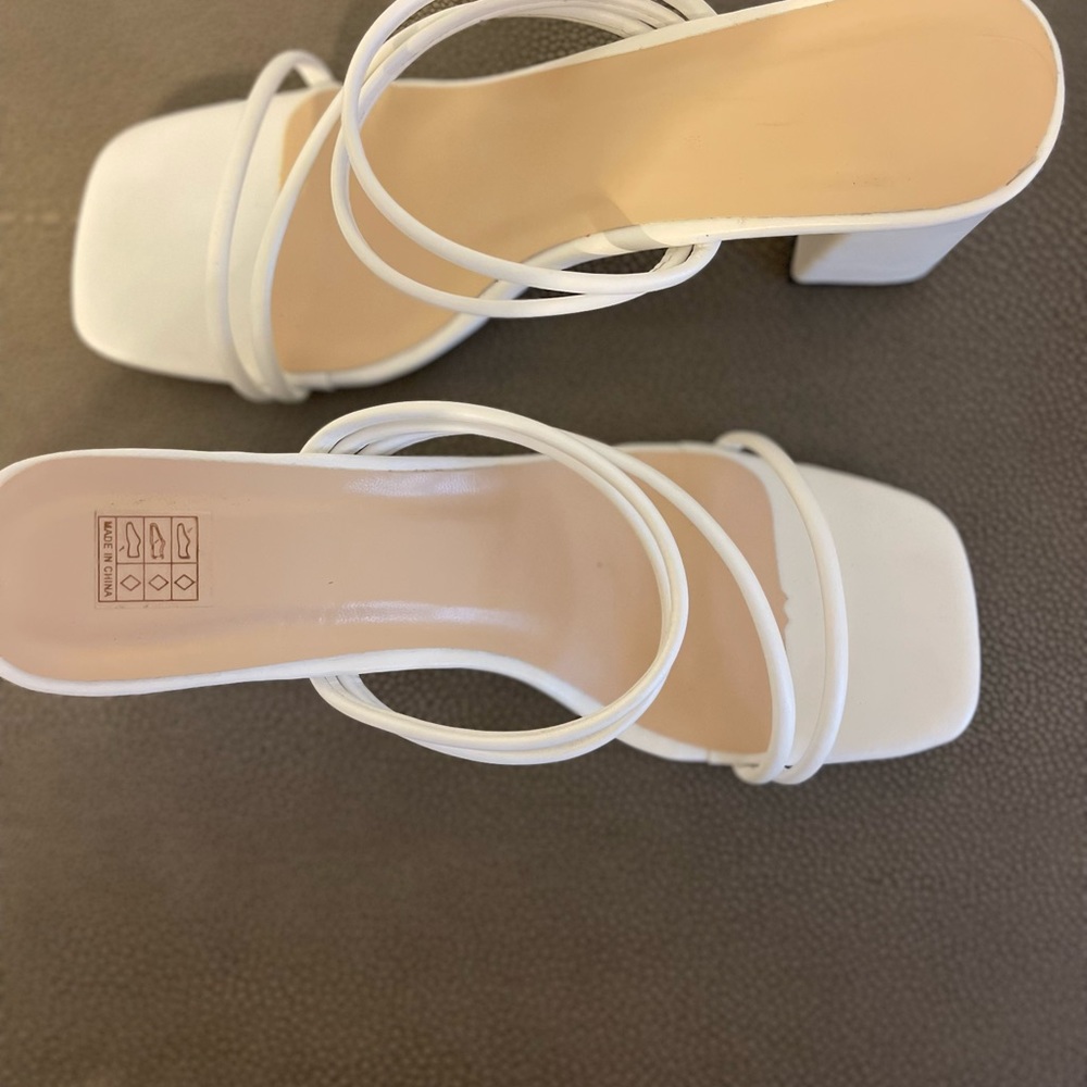 Never worn, white block heels! 7.5 - Picture 4 of 4